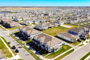 2512 Blowing Breeze Ave, Kissimmee, FL 34744 - Photo 39