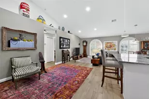 4667 Hamlets Grv Dr, Sarasota, FL 34235 - Photo 5