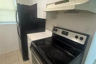 828 Sky Lake Cir, Orlando, FL 32809 - Photo 3