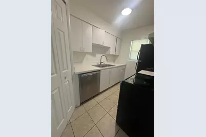 828 Sky Lake Circle #D, Orlando, FL 32809 - Photo 5