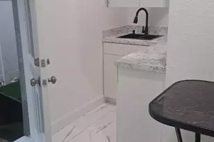 1405 W Rambla St, Tampa, FL 33612 - Photo 3