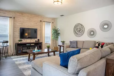 210 Las Fuentes Drive, Kissimmee, FL 34746 - Photo 7