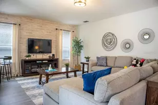 210 Las Fuentes Dr, Kissimmee, FL 34746 - Photo 7