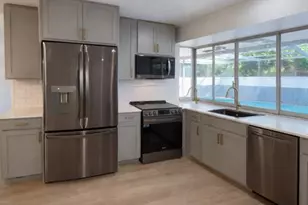 8760 NW 21st St, Sunrise, FL 33322 - Photo 7