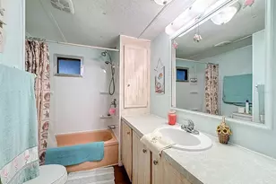 411 Tropic Dr W, Palmetto, FL 34221 - Photo 15