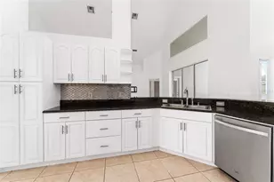 8101 Canyon Lake Cir, Orlando, FL 32835 - Photo 11