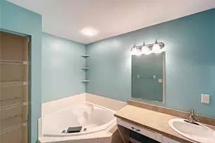 323 Fox Lake Dr, Lakeland, FL 33809 - Photo 15