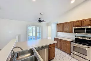 323 Fox Lake Dr, Lakeland, FL 33809 - Photo 11