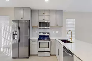 210 Coral Reef Cir, Kissimmee, FL 34743 - Photo 7