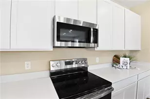 2910 27th Ave E, Palmetto, FL 34221 - Photo 5