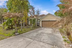 722 Tahiti Dr, Kissimmee, FL 34758 - Photo 1