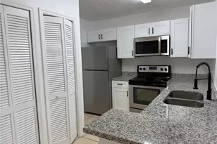 2864 Club Cortile Cir, Kissimmee, FL 34746 - Photo 5