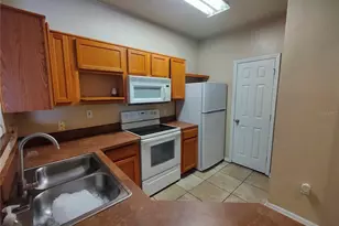 3737 Castle Pines Ln, Orlando, FL 32839 - Photo 5