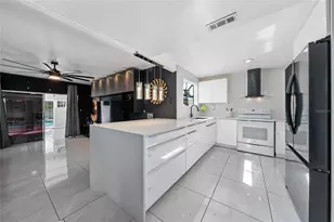 211 S Shadow Bay Dr, Orlando, FL 32825 - Photo 11