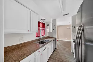 2715 Elmhurst Cir, Orlando, FL 32810 - Photo 15