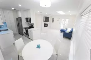 887 W Perry St, Lantana, FL 33462 - Photo 9