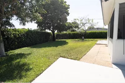 887 W Perry Street, Lantana, FL 33462 - Photo 5