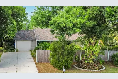 601 E Seminole Drive, Venice, FL 34293 - Photo 1