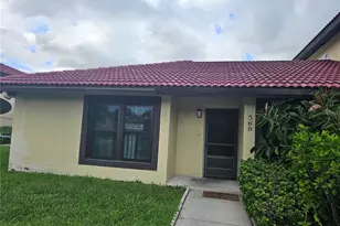 569 Hunter Cir, Kissimmee, FL 34758 - Photo 13