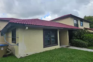 569 Hunter Cir, Kissimmee, FL 34758 - Photo 15