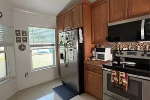 36 Lakepointe Cir, Kissimmee, FL 34743 - Photo 3