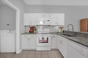 1453 Royal Ridge Dr, Davenport, FL 33896 - Photo 11