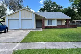 2329 Pine Tree Ct, Kissimmee, FL 34744 - Photo 1