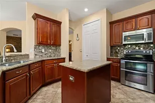 3759 Eagle Isle Cir, Kissimmee, FL 34746 - Photo 9