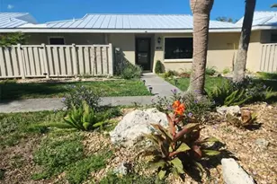 11352 W Bayshore Dr, Crystal River, FL 34429 - Photo 1