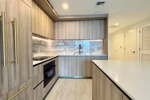 77 SE 5th St, Miami, FL 33131 - Photo 5