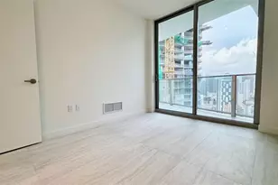 77 SE 5th St, Miami, FL 33131 - Photo 3