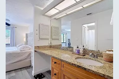 10131 Lake Oak Circle, Tampa, FL 33624 - Photo 7
