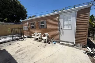 131 E 39th St, Hialeah, FL 33013 - Photo 29