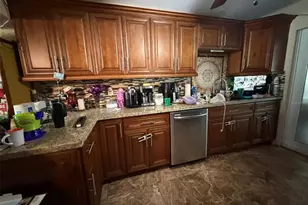131 E 39th St, Hialeah, FL 33013 - Photo 13