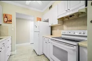 250 NE 20th St, Boca Raton, FL 33431 - Photo 9