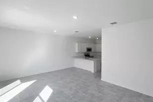 2562 Skyline Loop, Kissimmee, FL 34758 - Photo 9