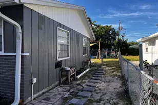 2804 52nd Ave Dr W, Bradenton, FL 34207 - Photo 9