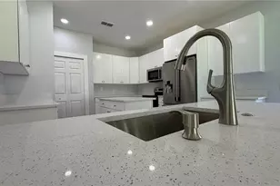 3839 Eagle Isle Cir, Kissimmee, FL 34746 - Photo 9