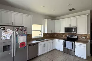 2268 Victoria Falls Dr, Orlando, FL 32824 - Photo 3