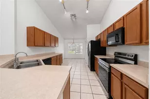 232 Lake Shore Pkwy, Davenport, FL 33896 - Photo 5