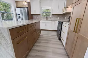 3232 W Oakellar Ave, Tampa, FL 33611 - Photo 9