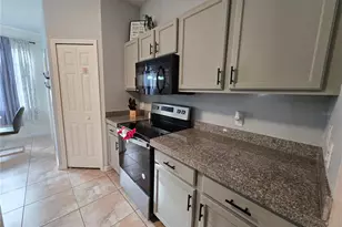 930 Oxford Dr, Davenport, FL 33897 - Photo 9