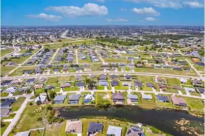 623 NE 7th Terrace, Cape Coral, FL 33909 - Photo 9