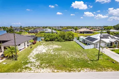 623 NE 7th Terrace, Cape Coral, FL 33909 - Photo 5
