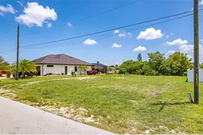 623 NE 7th Terrace, Cape Coral, FL 33909 - Photo 3