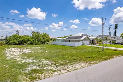 623 NE 7th Terrace, Cape Coral, FL 33909 - Photo 3