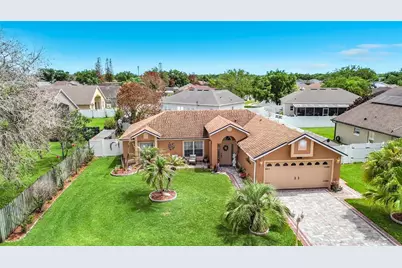 2842 Berkshire Circle, Kissimmee, FL 34743 - Photo 3