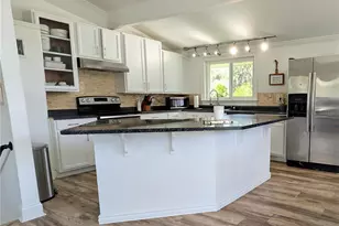 1011 N Palm Dr, Plant City, FL 33563 - Photo 11