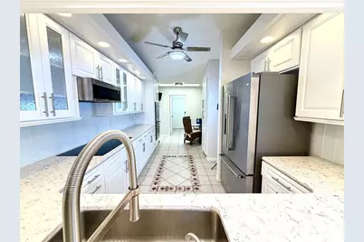 5813 Merion Way #5813, Sarasota, FL 34243 - Photo 5