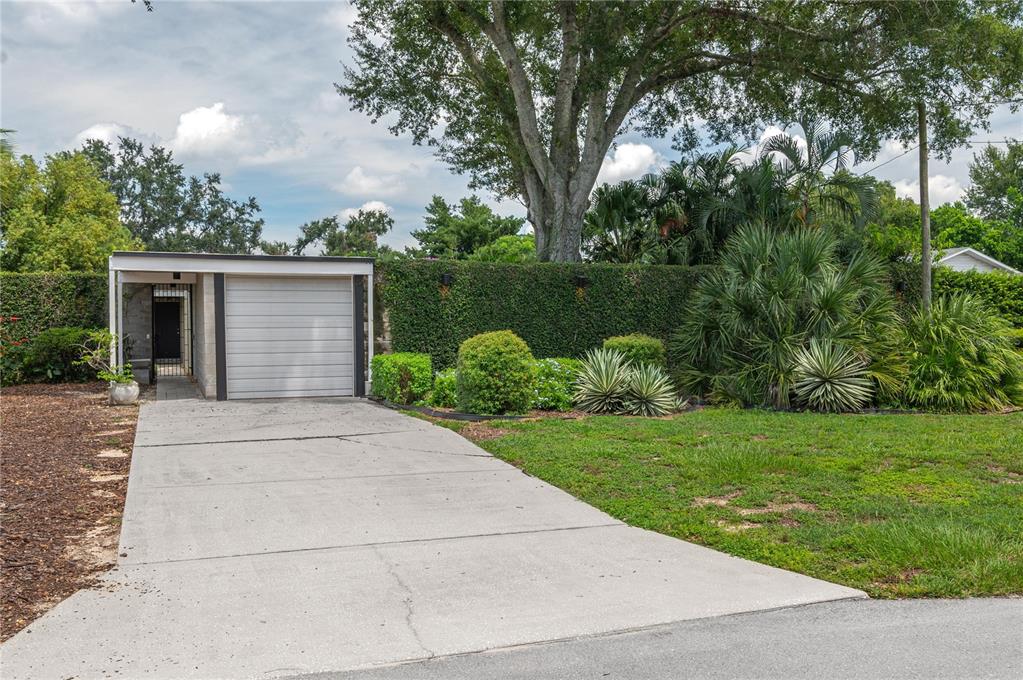 1549 Drexel Ave NE - 1549 Drexel Ave NE, Winter Haven, FL 33881 Luxury Property | Jose Angel Pina